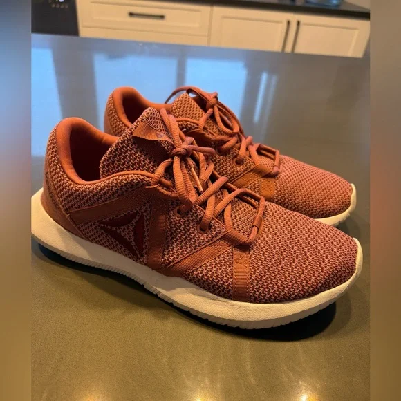 Women’s Reebok Shoes 9 - Picture 6 of 7